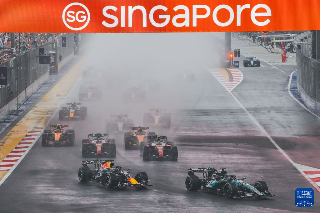赛车——F1新加坡大奖赛：冲刺赛赛况